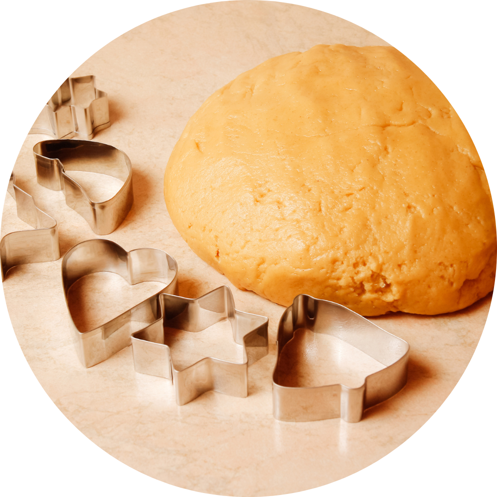 Aprenda a fazer nossa massa exclusiva amanteigada que tem sido mantida em segredo por todos esses anos, usando técnicas de corte que tornam cada biscoito uma verdadeira obra-prima da confeitaria.